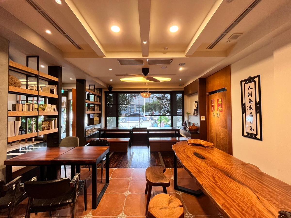 Moment Inn Tainan Exterior photo
