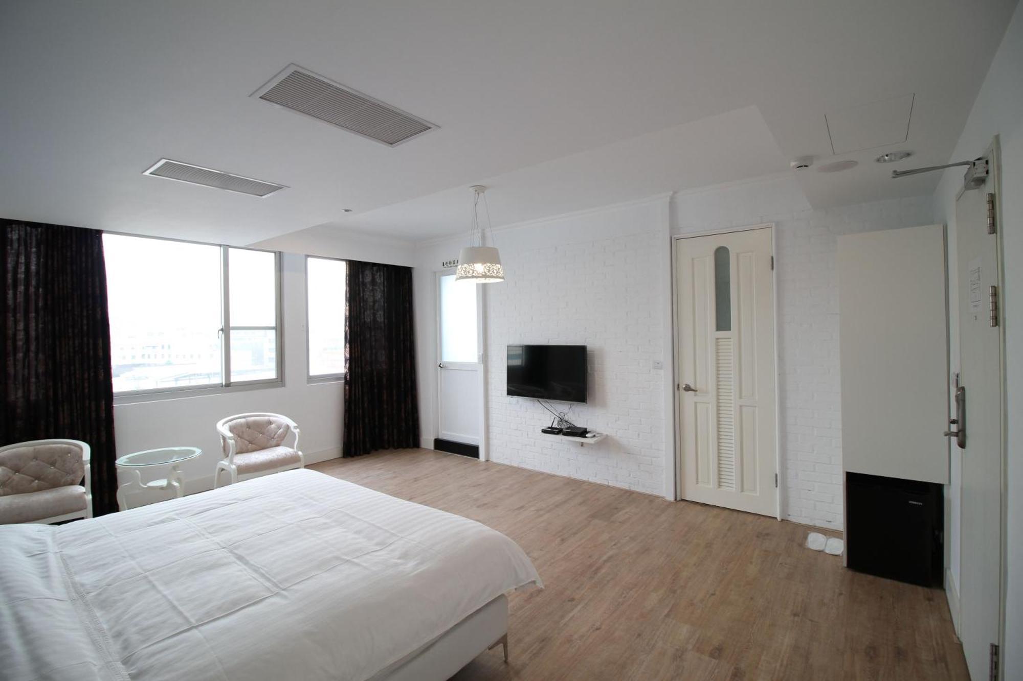 Moment Inn Tainan Exterior photo