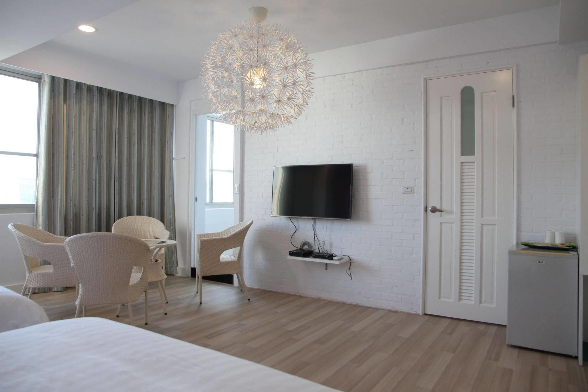 Moment Inn Tainan Exterior photo