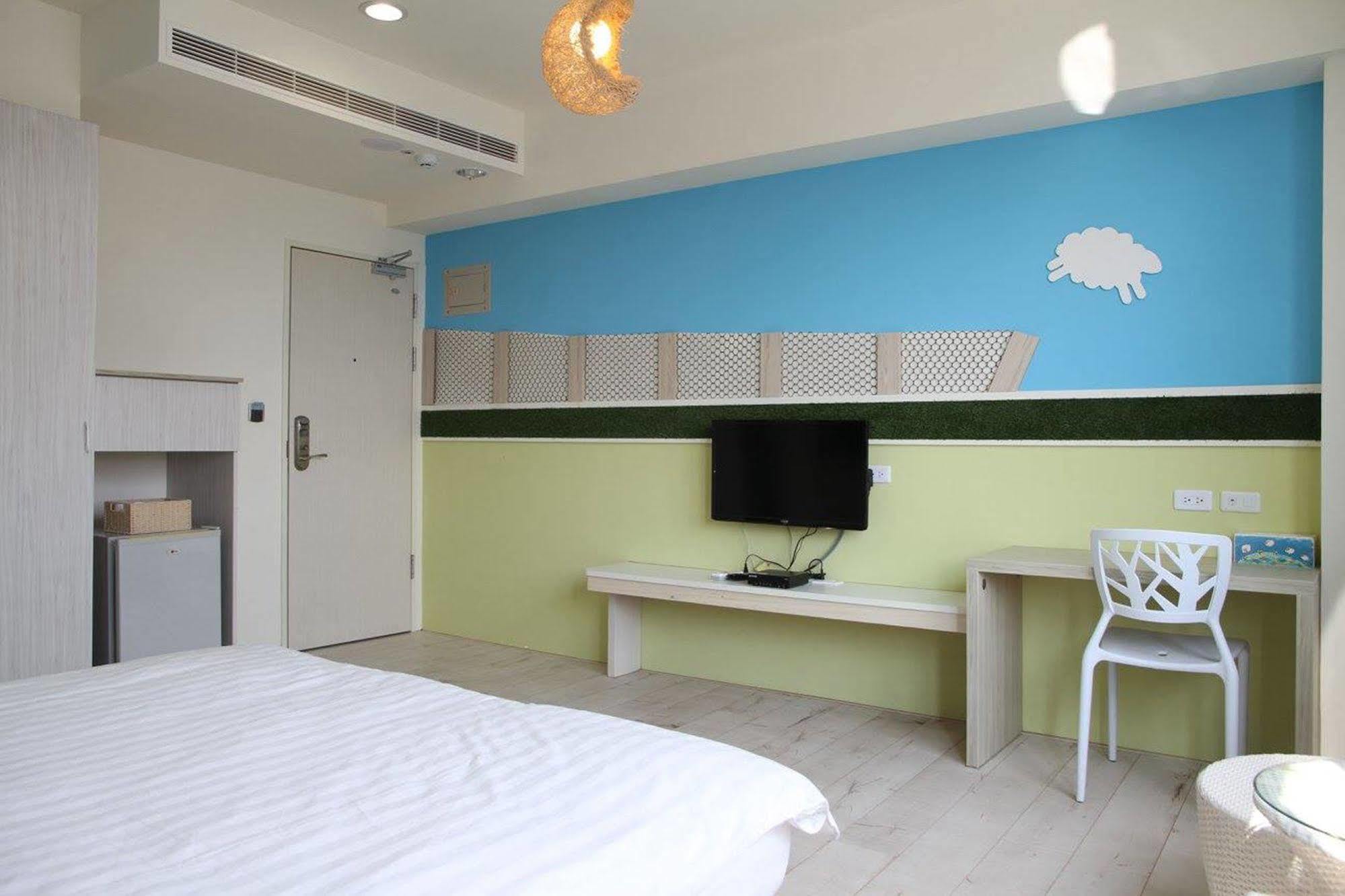 Moment Inn Tainan Exterior photo